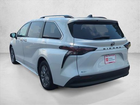 Used 2026 Toyota Sienna XLE FWD image 8