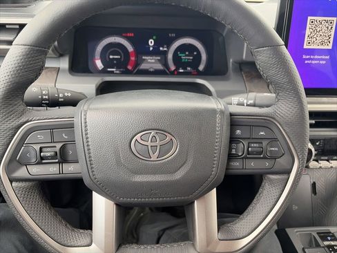 Used 2025 Toyota Tacoma Limited AWD/4WD image 11