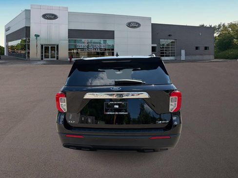 Used 2023 Ford Explorer XLT AWD/4WD image 8