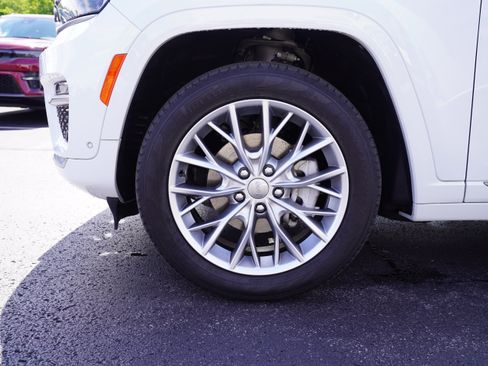 Used 2023 Jeep Grand Cherokee Summit w/ Adv Protech Group IV AWD/4WD image 15