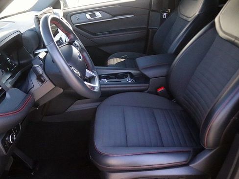 Used 2025 Ford Explorer ST-Line w/ ST-Line Street Pack image 14