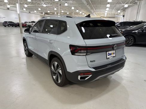 New 2026 Volkswagen Taos SE image 6