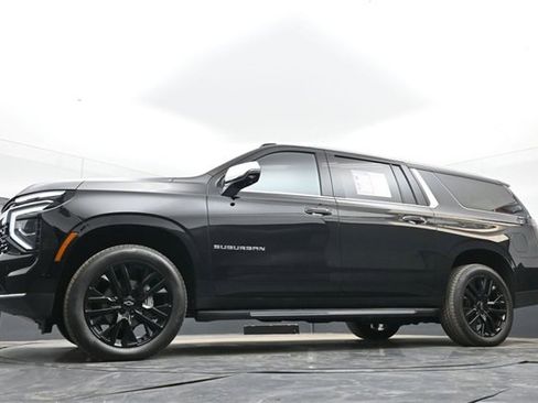 Used 2025 Chevrolet Suburban Premier image 48