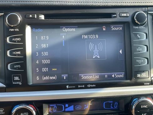 Used 2017 Toyota Highlander Limited FWD image 35