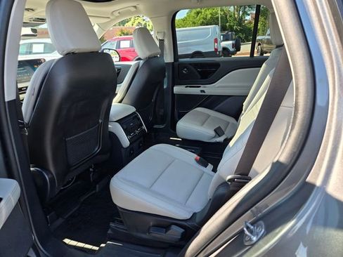Used 2025 Lincoln Aviator Reserve w/ Illumination Package AWD/4WD image 11