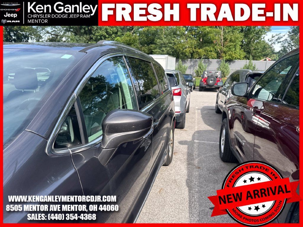 Used 2018 Chrysler Pacifica Touring-L FWD image 7