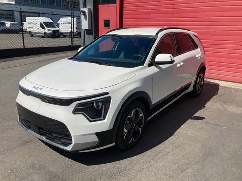 Used 2024 Kia Niro Wind w/ Wind Preserve Package FWD image 6