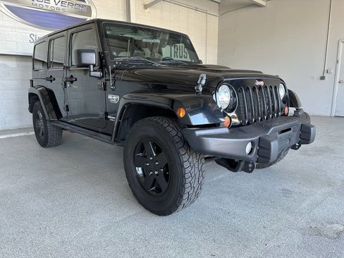 Used 2012 Jeep Wrangler Unlimited Rubicon image 3