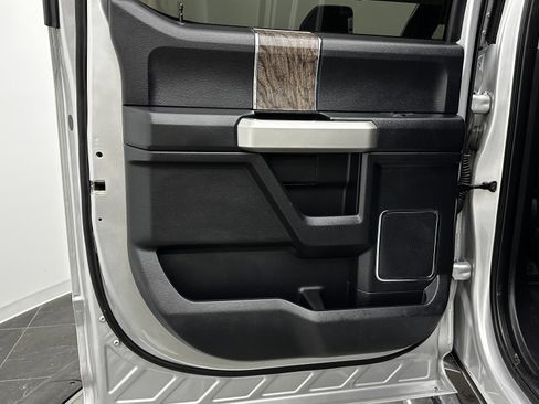 Used 2019 Ford F250 Lariat w/ Chrome Package image 27