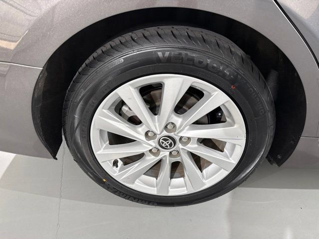 Used 2024 Toyota Camry LE w/ Convenience Package FWD image 11