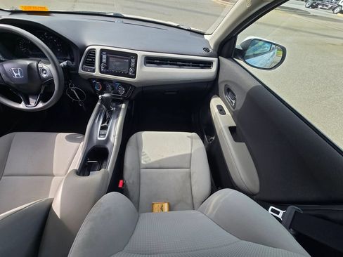 Used 2019 Honda HR-V LX image 18
