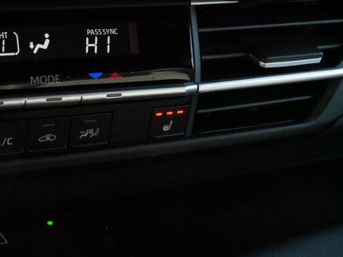 Used 2025 Toyota Sienna XLE Woodland Edition image 28