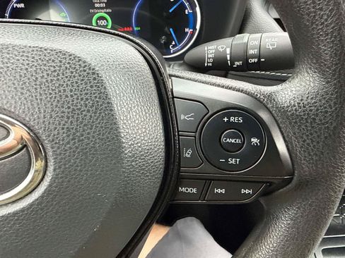 Used 2025 Toyota RAV4 XLE AWD/4WD image 26