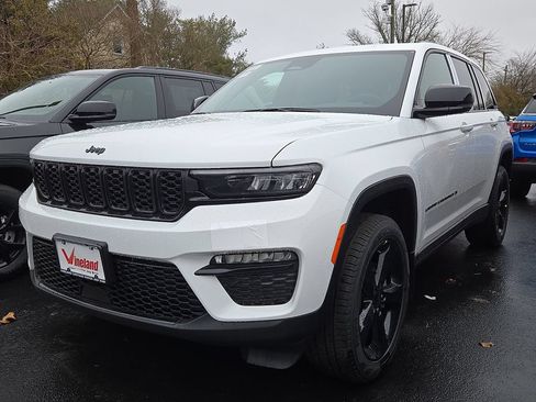 New 2025 Jeep Grand Cherokee Limited w/ Black Appearance Package AWD/4WD image 2