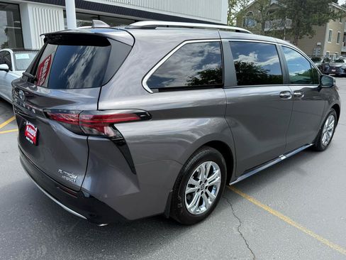 Used 2024 Toyota Sienna Platinum AWD/4WD image 7