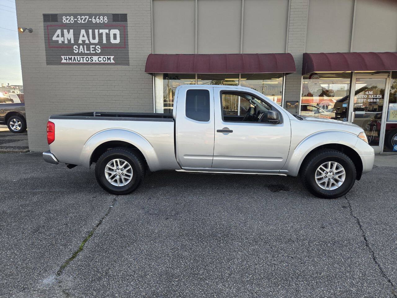 Used 2016 Nissan Frontier SV RWD image 2