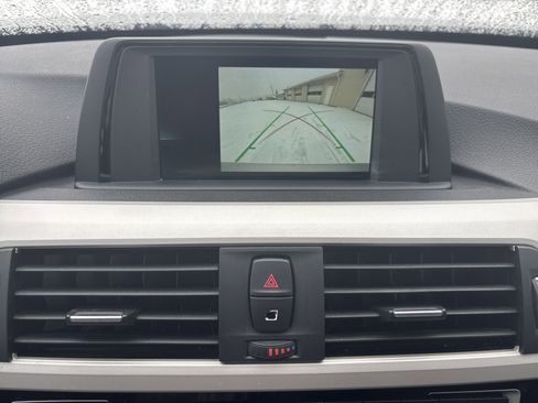 Used 2018 BMW 320i xDrive Sedan w/ Convenience Package image 17