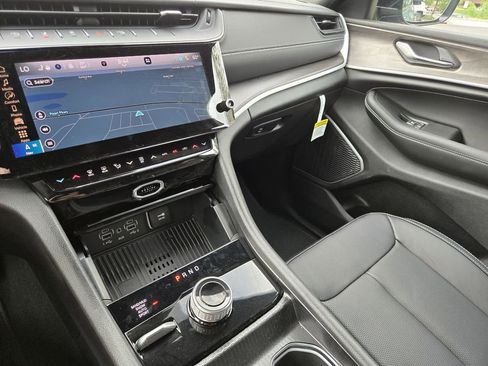 New 2026 Jeep Grand Cherokee Limited AWD/4WD image 9