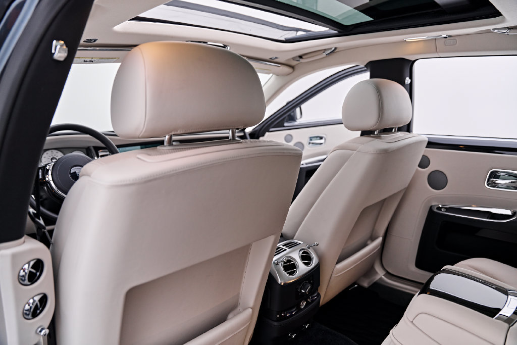 Used 2016 Rolls-Royce Ghost RWD image 45