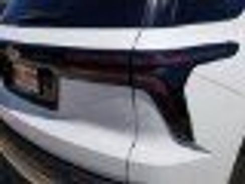 New 2025 Chevrolet Traverse LT image 10