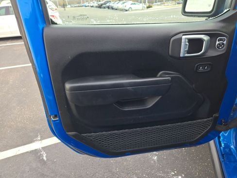 Used 2025 Jeep Wrangler Unlimited Rubicon image 19