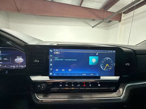 Used 2025 Chevrolet Silverado 1500 LTZ RWD image 13