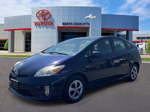 Used 2014 Toyota Prius Two FWD image 3