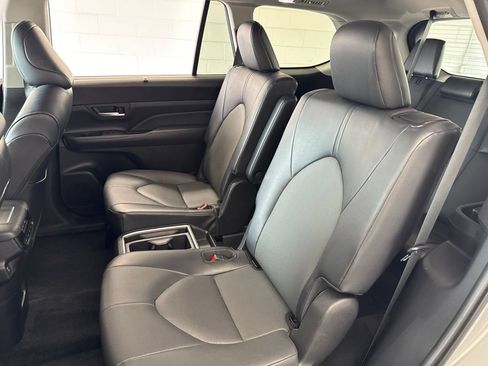 Used 2025 Toyota Grand Highlander AWD image 39