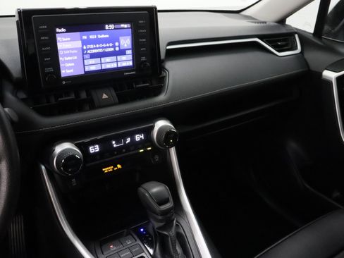 Used 2021 Toyota RAV4 XLE FWD image 16