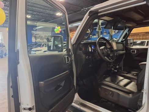 Used 2024 Jeep Wrangler Unlimited Rubicon AWD/4WD image 16