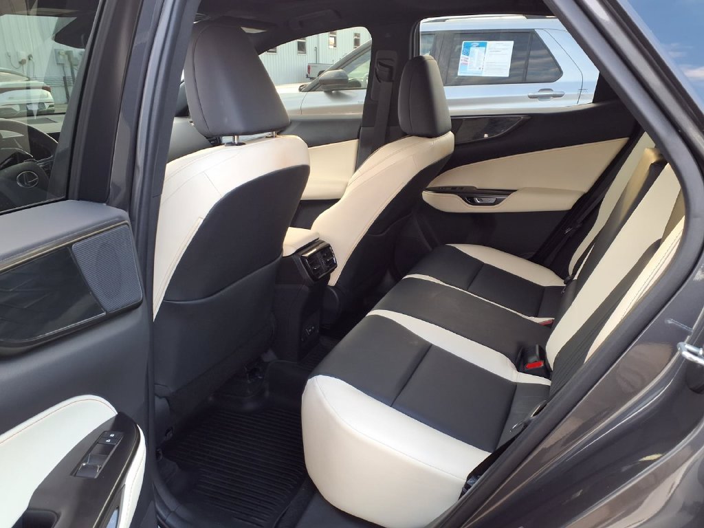 Used 2024 Lexus NX 250 FWD w/ Towing Package (2000 Lbs) image 17