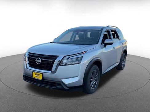 Used 2025 Nissan Pathfinder SV FWD image 7