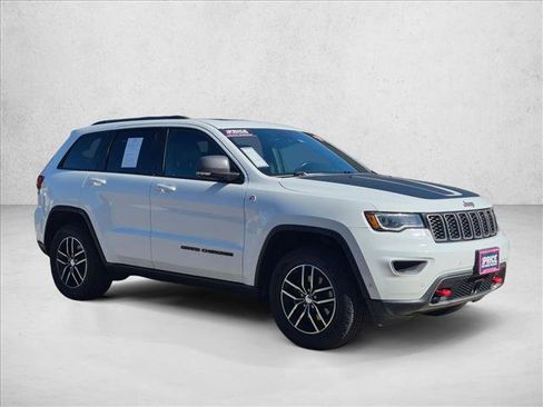 Used 2017 Jeep Grand Cherokee Trailhawk w/ Trailhawk Luxury Group AWD/4WD image 3