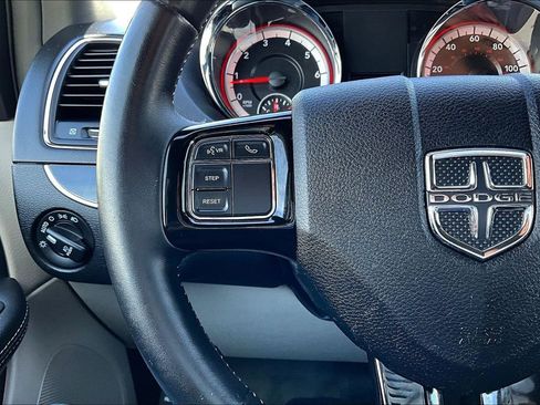 Used 2017 Dodge Grand Caravan SXT image 6