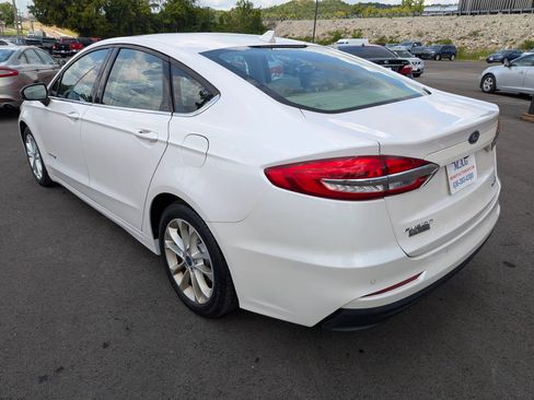 Used 2019 Ford Fusion SE FWD image 4