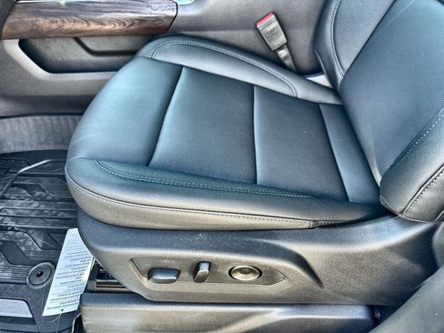 New 2026 GMC Sierra 1500 SLT image 25