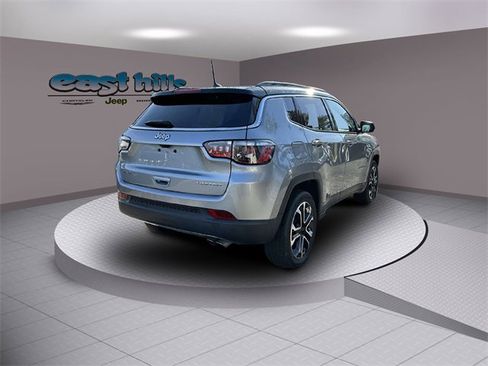Certified 2022 Jeep Compass Limited image 3