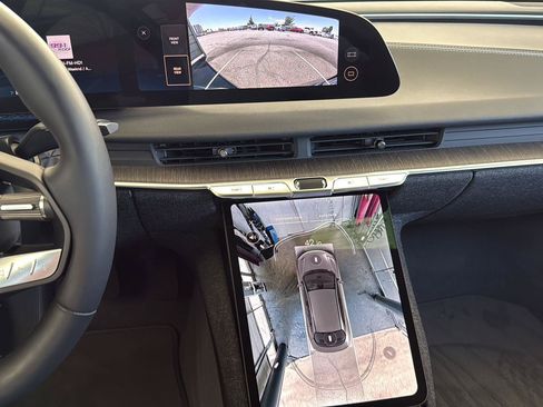 Used 2023 Lucid Air Touring AWD/4WD image 18
