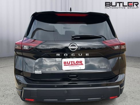 Used 2025 Nissan Rogue SV image 4