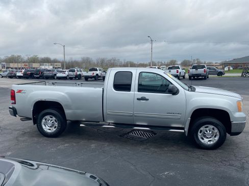 Used 2010 GMC Sierra 2500 SLE w/ SLE Preferred Package image 2