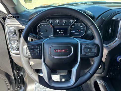 Used 2022 GMC Sierra 1500 SLT w/ SLT Premium Plus Package AWD/4WD image 18
