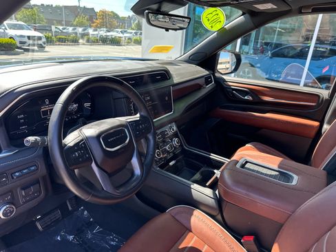 Used 2023 GMC Yukon Denali Ultimate AWD/4WD image 13