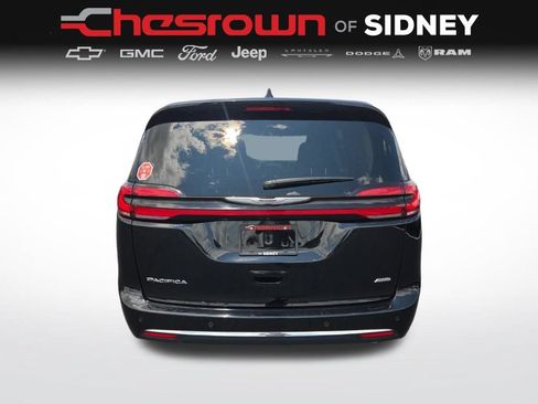 Used 2024 Chrysler Pacifica Touring-L w/ Uconnect Theater Family Group AWD/4WD image 6