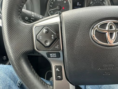 Used 2022 Toyota Tacoma SR5 AWD/4WD image 18