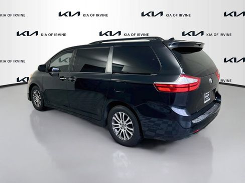 Used 2019 Toyota Sienna XLE FWD image 5