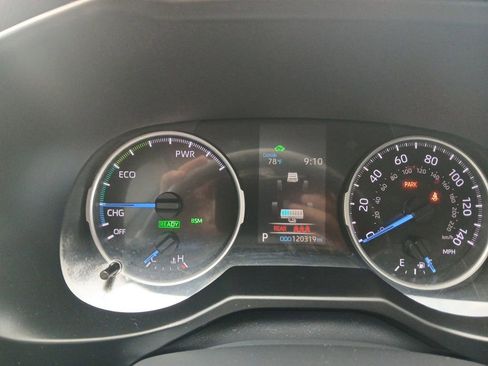 Used 2020 Toyota RAV4 XLE w/ Convenience Package image 7