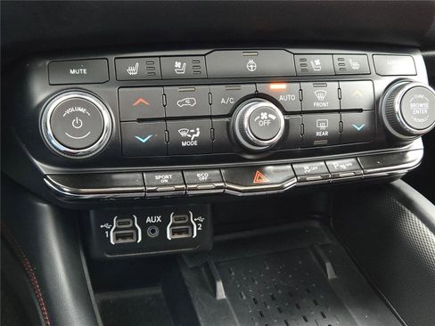 Used 2025 Dodge Durango R/T AWD/4WD image 31