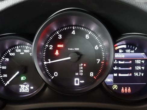 Certified 2026 Porsche Macan AWD/4WD image 15