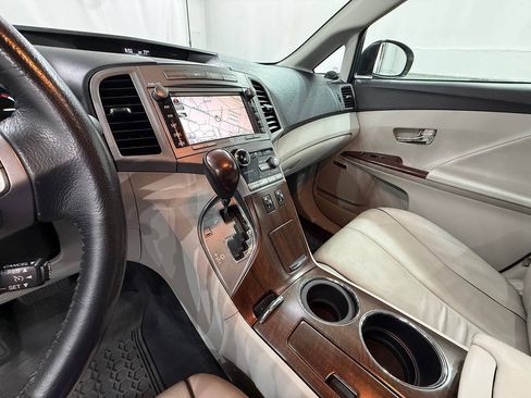 Used 2010 Toyota Venza AWD image 5