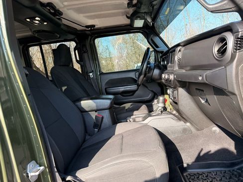 Used 2021 Jeep Gladiator Sport image 41